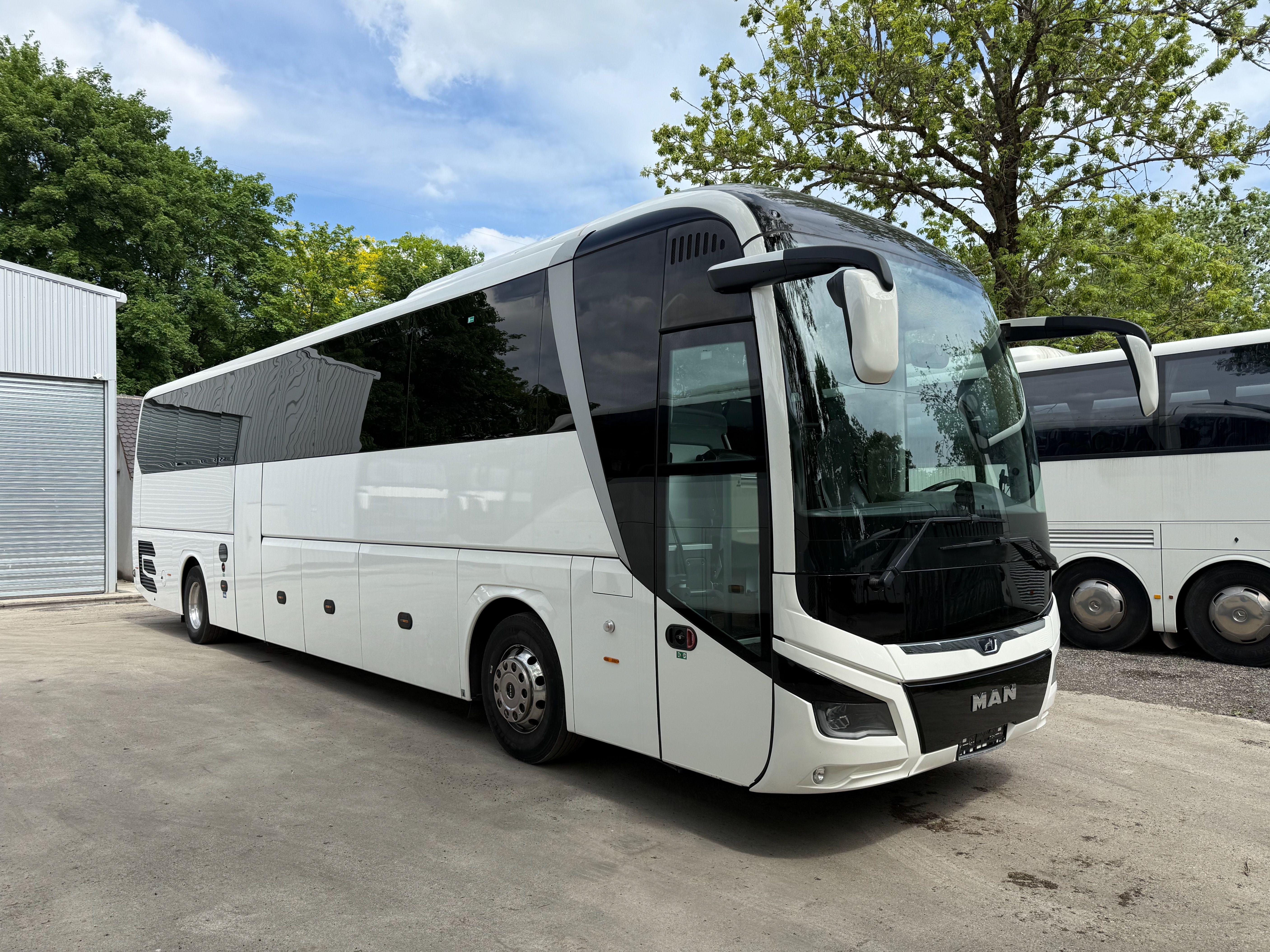 MAN - R10 Lion´s Coach C 
